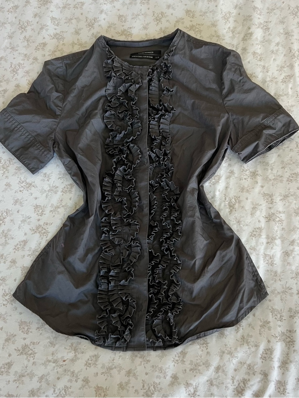Womens Gray Ruffle Front Short Sleeve Top
